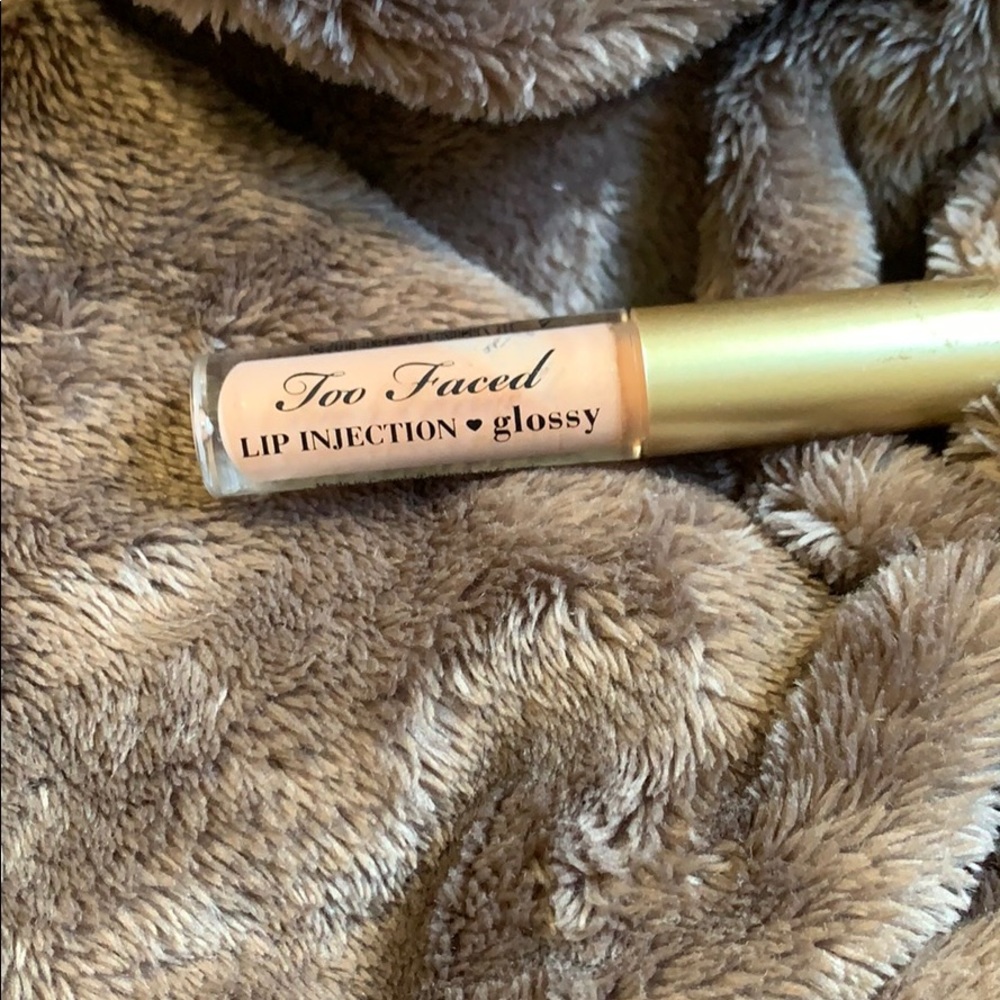 Too faced gloss lip injection